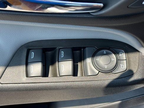 Used 2023 Chevrolet Equinox LS image 23