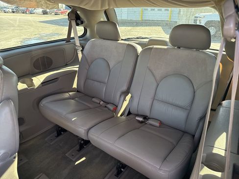 Used 2003 Chrysler Town & Country Limited AWD/4WD image 12