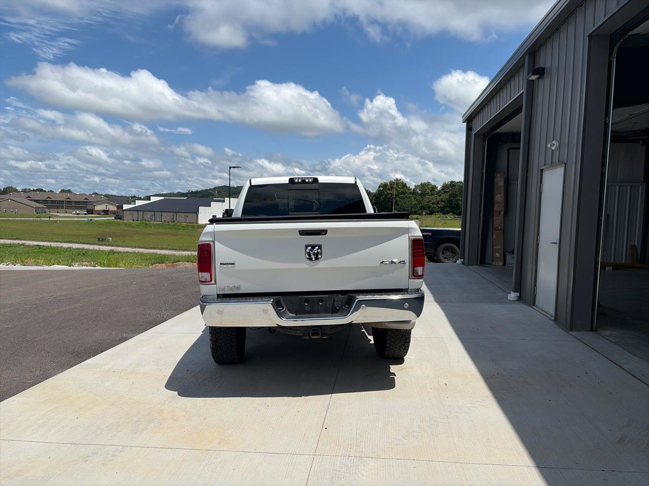 Used 2018 RAM 3500 Laramie w/ Convenience Group AWD/4WD image 4