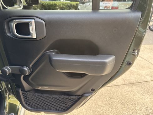 Used 2022 Jeep Wrangler Unlimited Sport image 21