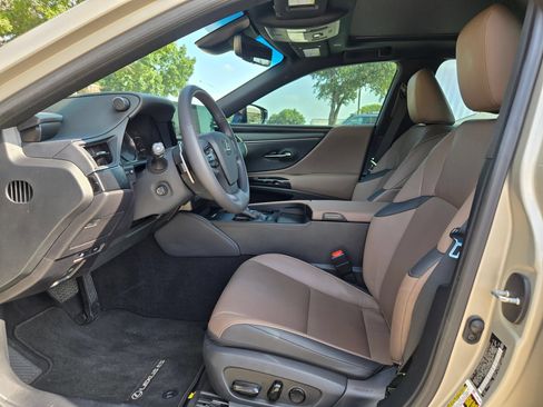 Used 2023 Lexus ES 350 w/ Premium Package FWD image 9
