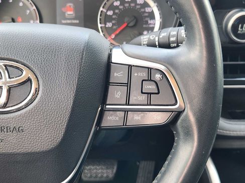 Used 2021 Toyota Highlander LE FWD image 26