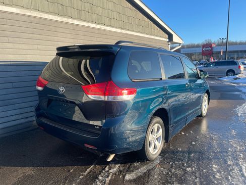 Used 2012 Toyota Sienna LE image 9