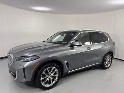 Used 2024 BMW X5 xDrive40i w/ Premium Package AWD/4WD image 3