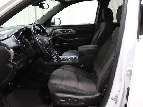 Used 2023 Chevrolet Traverse LT FWD image 3