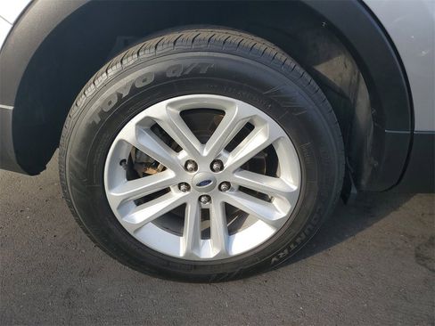 Used 2016 Ford Explorer XLT image 5