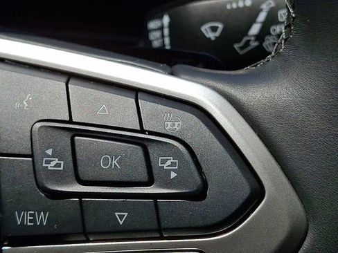 Used 2025 Volkswagen Atlas Cross Sport SEL Premium R-Line AWD/4WD image 29