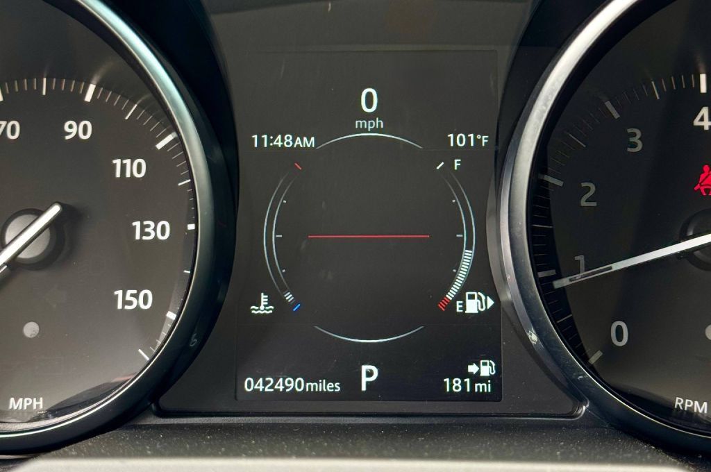 Used 2019 Land Rover Range Rover Evoque SE AWD/4WD image 17