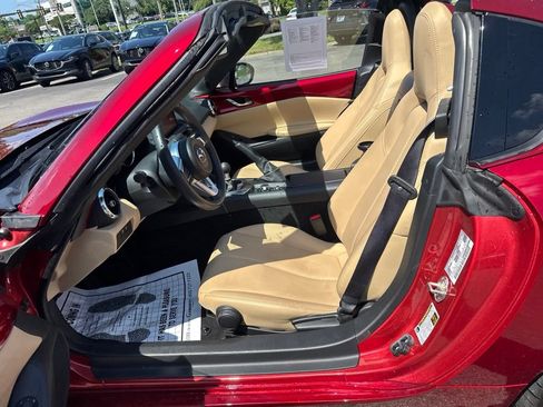 Used 2019 MAZDA MX-5 Miata RF Grand Touring RWD image 34