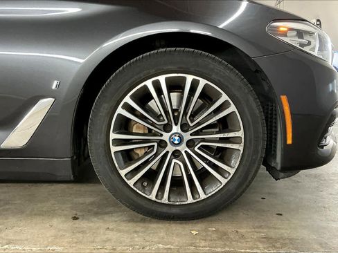 Used 2019 BMW 530e 530e iPerformance image 12