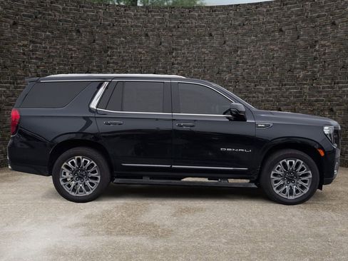 Used 2023 GMC Yukon Denali Ultimate AWD/4WD image 3