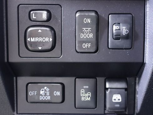 Used 2016 Toyota Tundra Limited w/ Limited Premium Package image 10