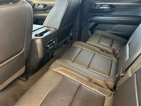 Used 2025 Chevrolet Suburban Z71 AWD/4WD image 12