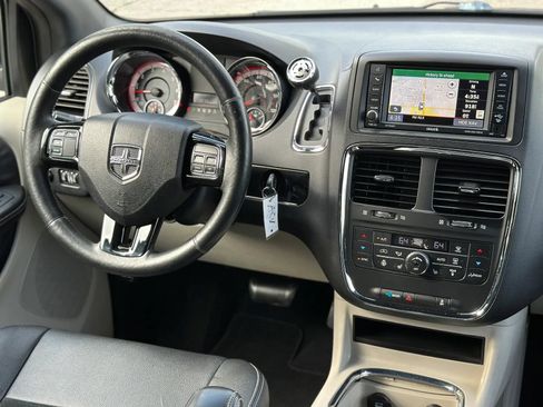 Used 2016 Dodge Grand Caravan SXT FWD image 28