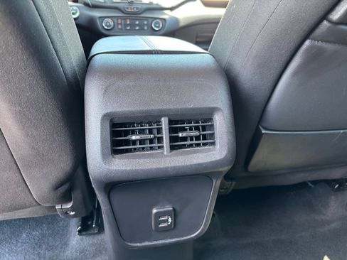 Used 2024 GMC Terrain SLE FWD image 21