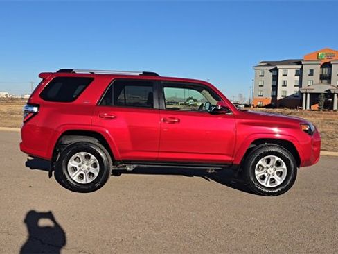 Used 2022 Toyota 4Runner SR5 Premium image 5