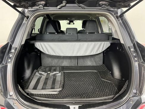 Used 2018 Toyota RAV4 LE image 22