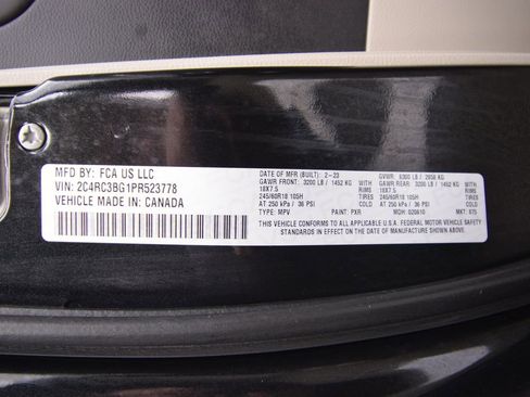 Used 2023 Chrysler Pacifica Touring-L image 30