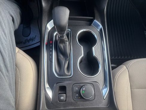 Used 2023 Chevrolet Traverse LS image 18