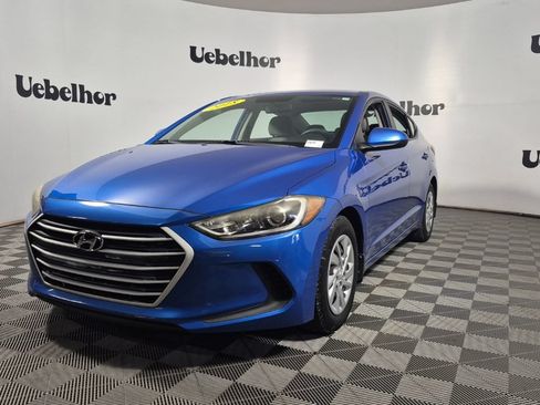 Used 2018 Hyundai Elantra SE w/ Winter Weather Package FWD image 3