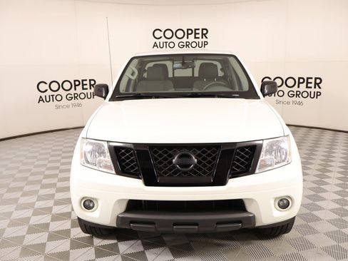 Used 2021 Nissan Frontier SV w/ Midnight Edition Floor Mats image 9