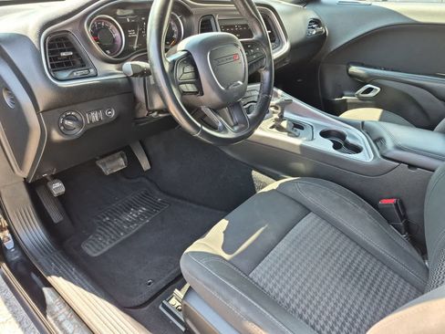 Used 2019 Dodge Challenger SXT RWD image 2