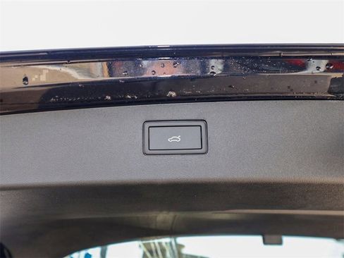 New 2026 Volkswagen Tiguan SE R-Line image 11