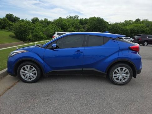 Used 2020 Toyota C-HR LE FWD image 2