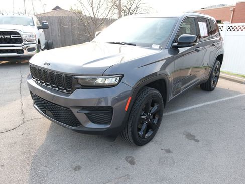 Used 2022 Jeep Grand Cherokee Altitude image 11