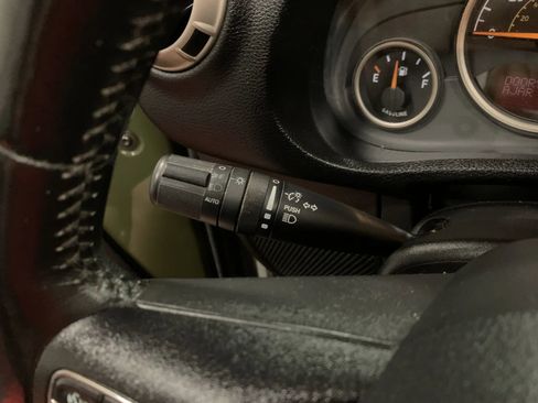 Used 2016 Jeep Wrangler Sahara image 24