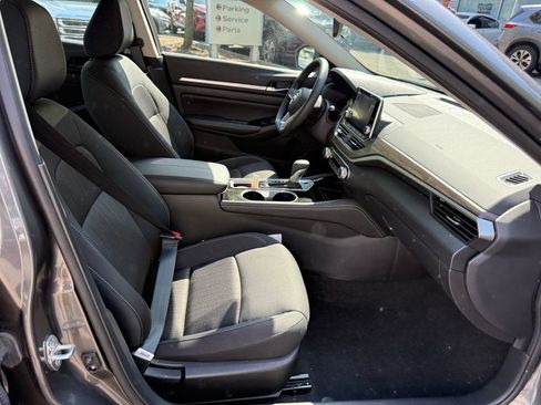 Used 2023 Nissan Altima 2.5 SV FWD image 24