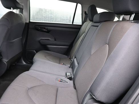 Used 2023 Toyota Highlander LE FWD image 21
