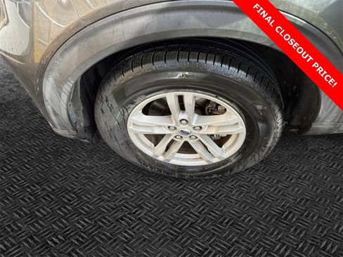 Used 2020 Ford Explorer XLT w/ Equipment Group 202A image 11