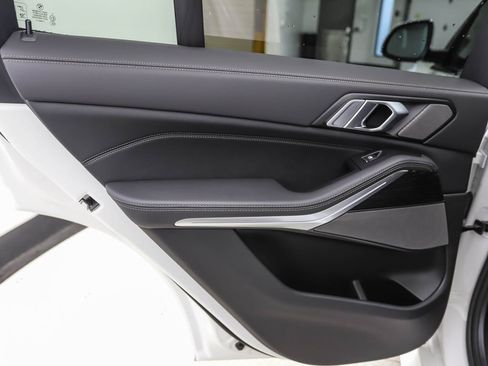 Used 2026 BMW X5 xDrive40i w/ M Sport Package image 18