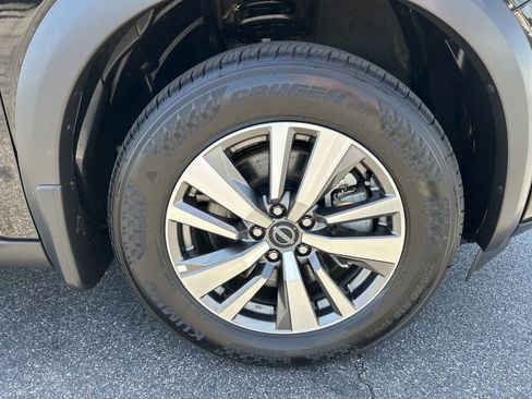 Used 2025 Nissan Pathfinder SL AWD/4WD image 19