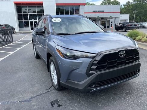 Used 2026 Toyota Corolla Cross LE FWD image 2