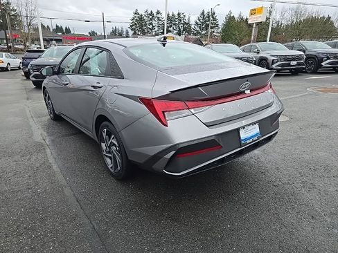 Certified 2025 Hyundai Elantra SEL image 3