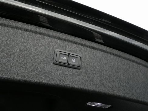 Used 2022 Audi SQ5 Prestige w/ Prestige Package image 33