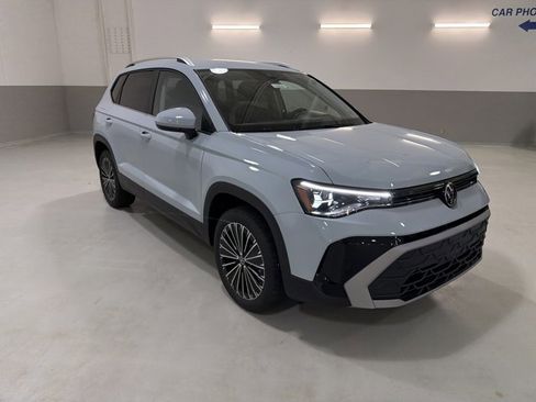 New 2026 Volkswagen Taos SE image 4