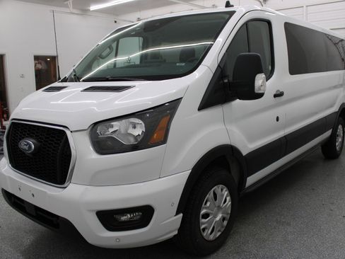 Used 2023 Ford Transit 350 XLT image 3