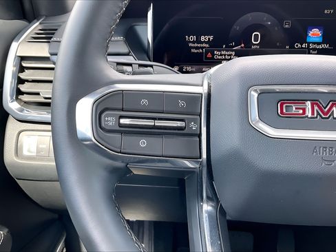 Used 2025 GMC Acadia Elevation AWD/4WD image 10
