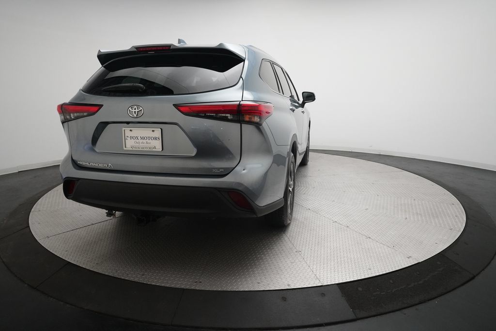 Used 2020 Toyota Highlander XLE FWD image 13