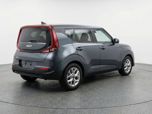 Used 2025 Kia Soul LX w/ LX Technology Package FWD image 9