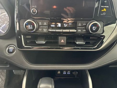 Used 2023 Toyota Highlander L image 23
