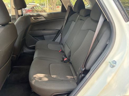 Used 2025 Kia Sportage LX image 35