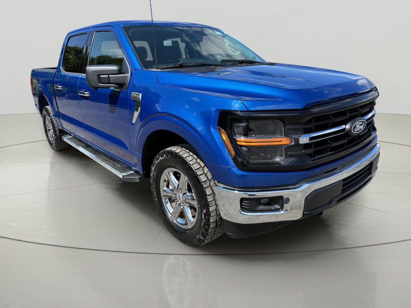 Used 2024 Ford F150 XLT AWD/4WD image 2