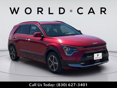 Used 2023 Kia Niro SX w/ Syntex, Navigation, Sunr