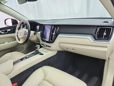 Used 2018 Volvo XC60 T6 Momentum w/ Advanced Package AWD/4WD image 24
