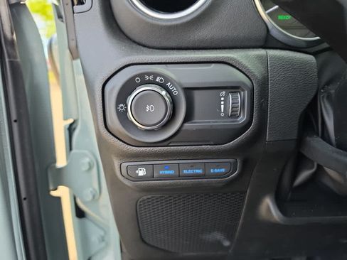 Used 2023 Jeep Wrangler Unlimited Sahara w/ Cold Weather Group AWD/4WD image 21