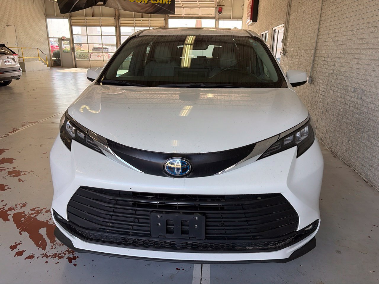 Used 2025 Toyota Sienna XLE FWD image 7